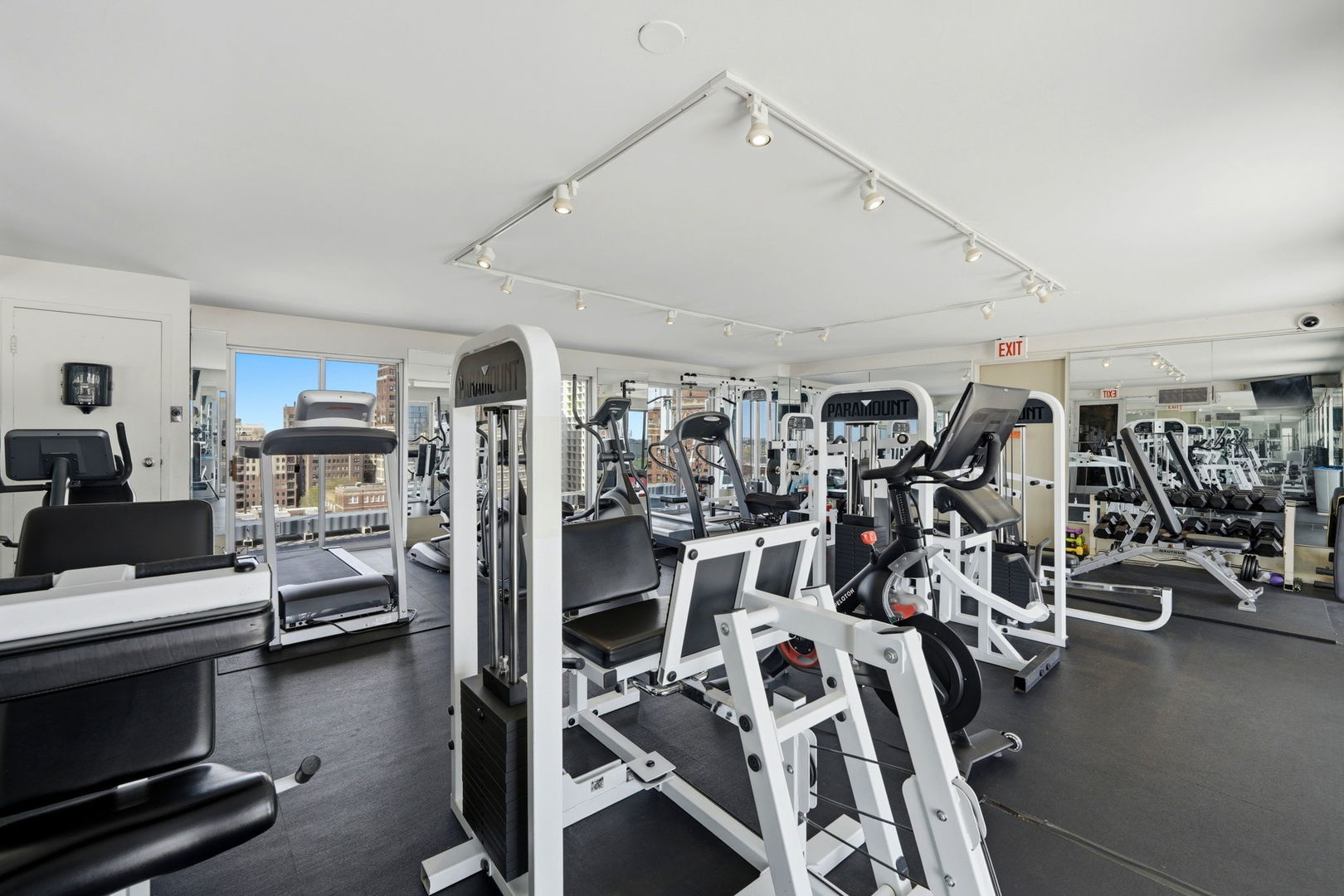 450 West Briar Place Chicago IL 60657