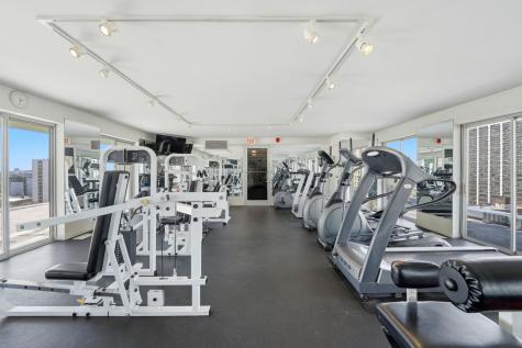 450 West Briar Place Chicago IL 60657