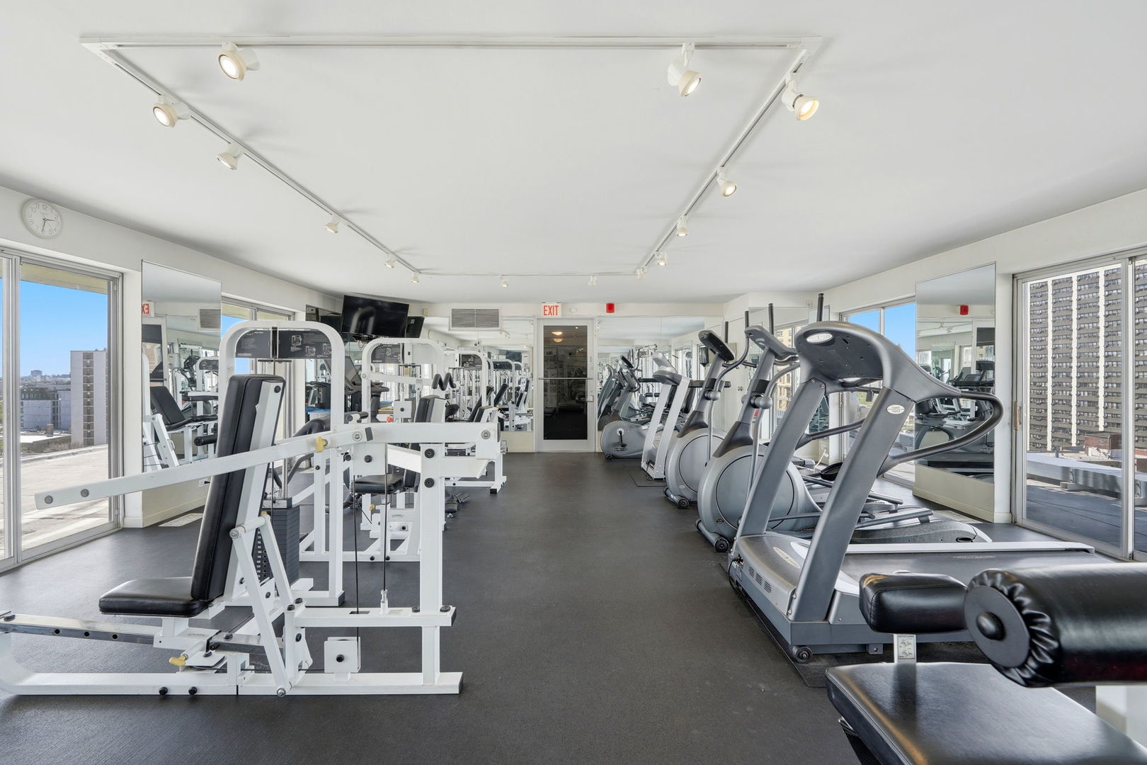 450 West Briar Place Chicago IL 60657