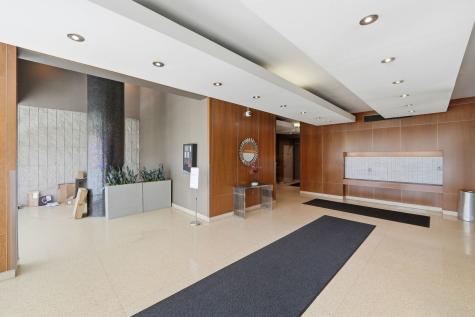450 West Briar Place Chicago IL 60657