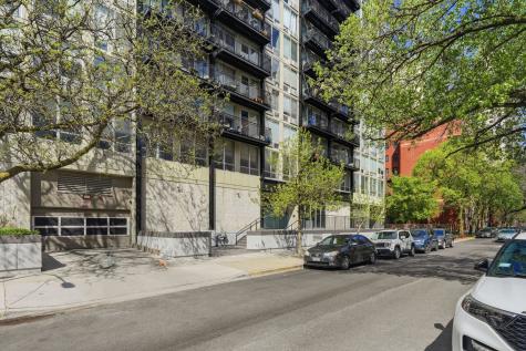 450 West Briar Place Chicago IL 60657