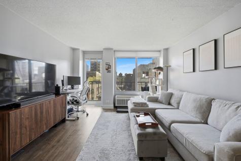 450 West Briar Place Chicago IL 60657