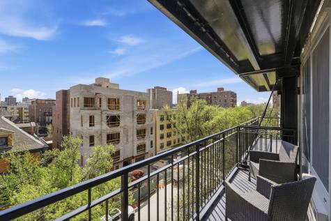 450 West Briar Place Chicago IL 60657