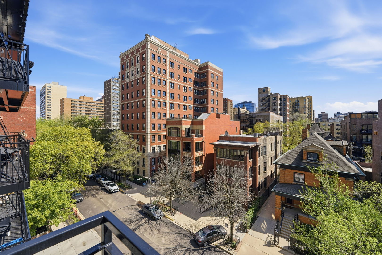 450 West Briar Place Chicago IL 60657