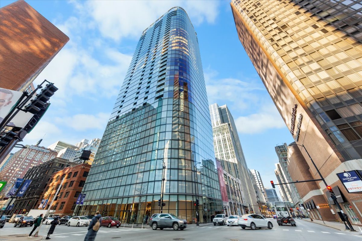 600 North Fairbanks Court Chicago IL 60611