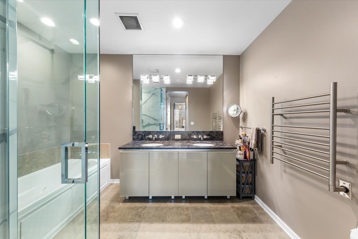 600 North Fairbanks Court Chicago IL 60611