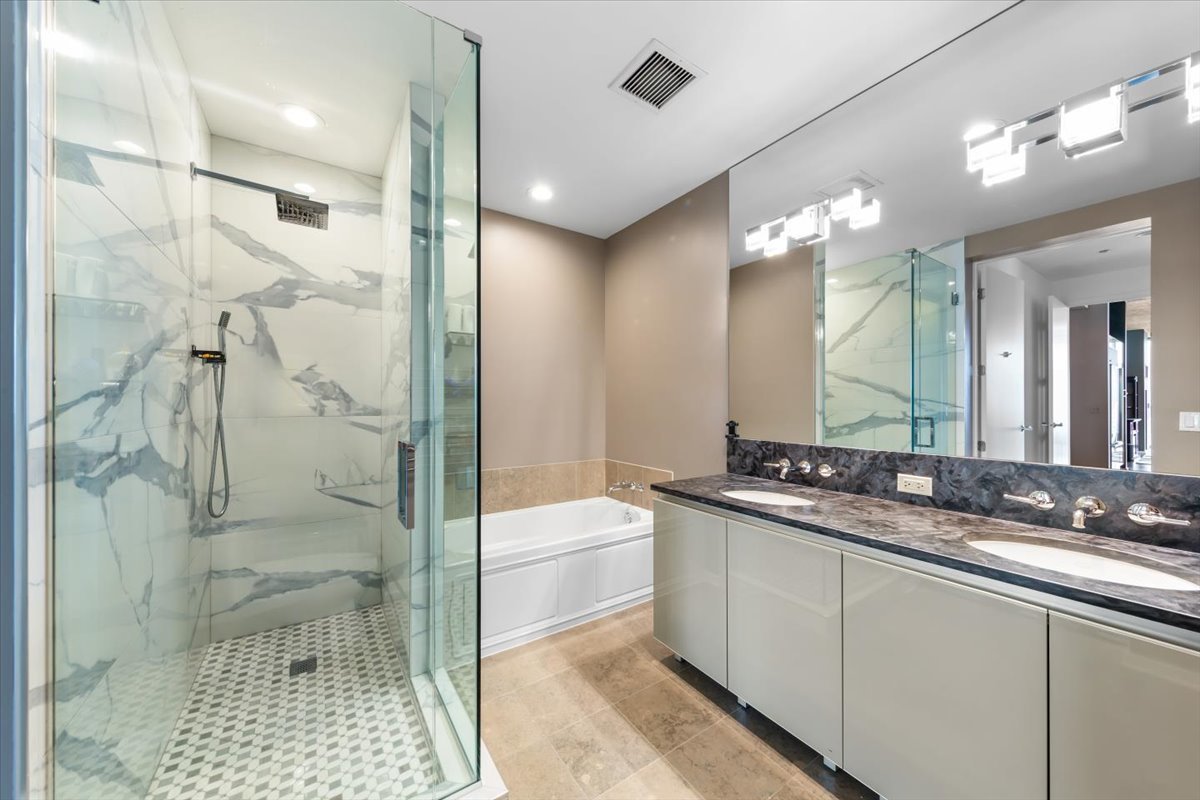 600 North Fairbanks Court Chicago IL 60611