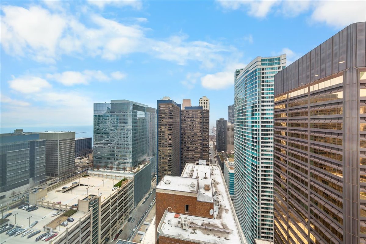 600 North Fairbanks Court Chicago IL 60611
