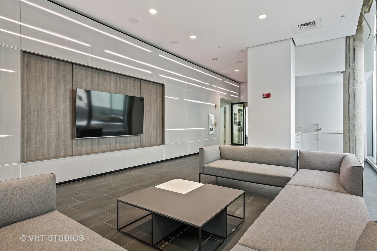600 North Fairbanks Court Chicago IL 60611