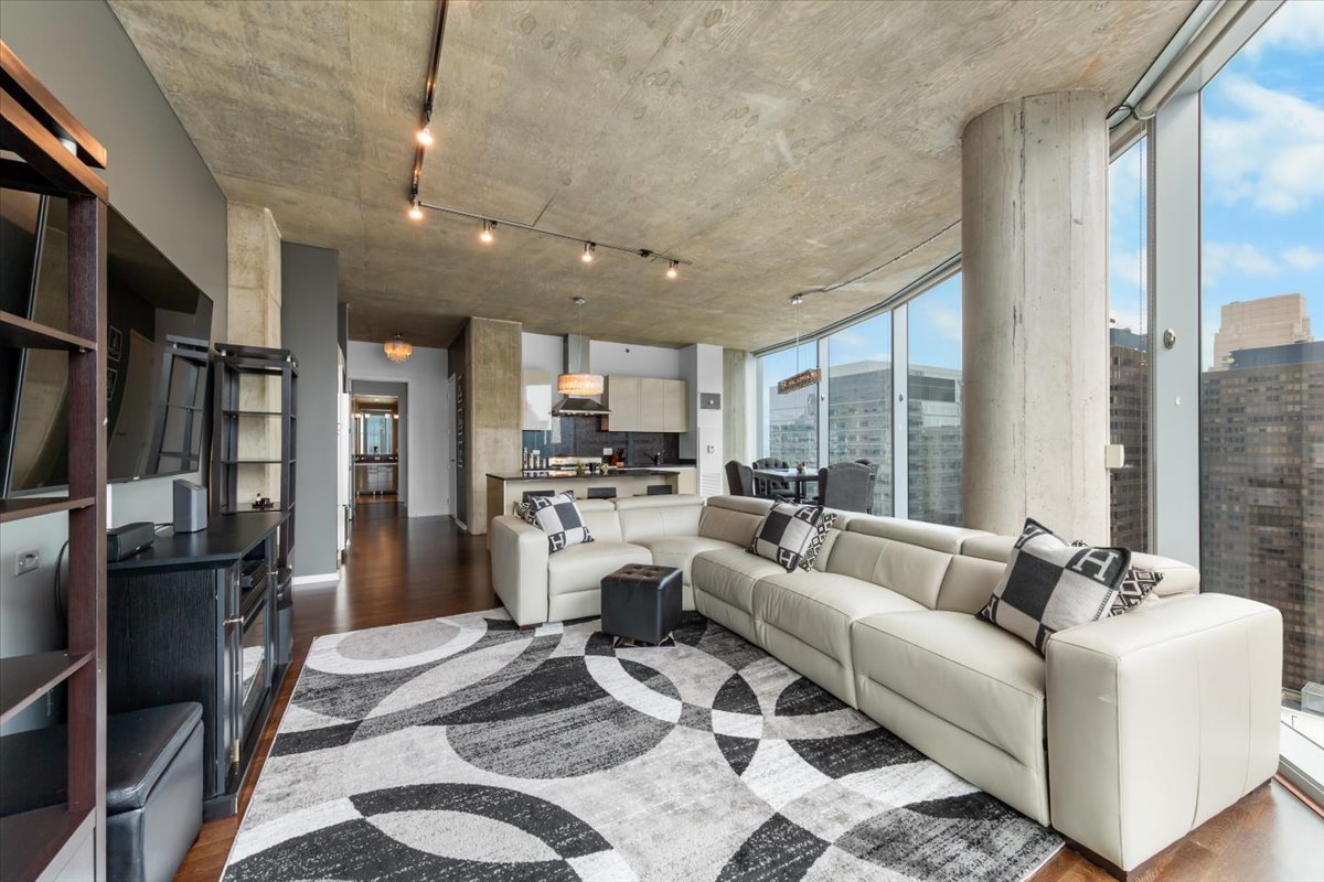 600 North Fairbanks Court Chicago IL 60611