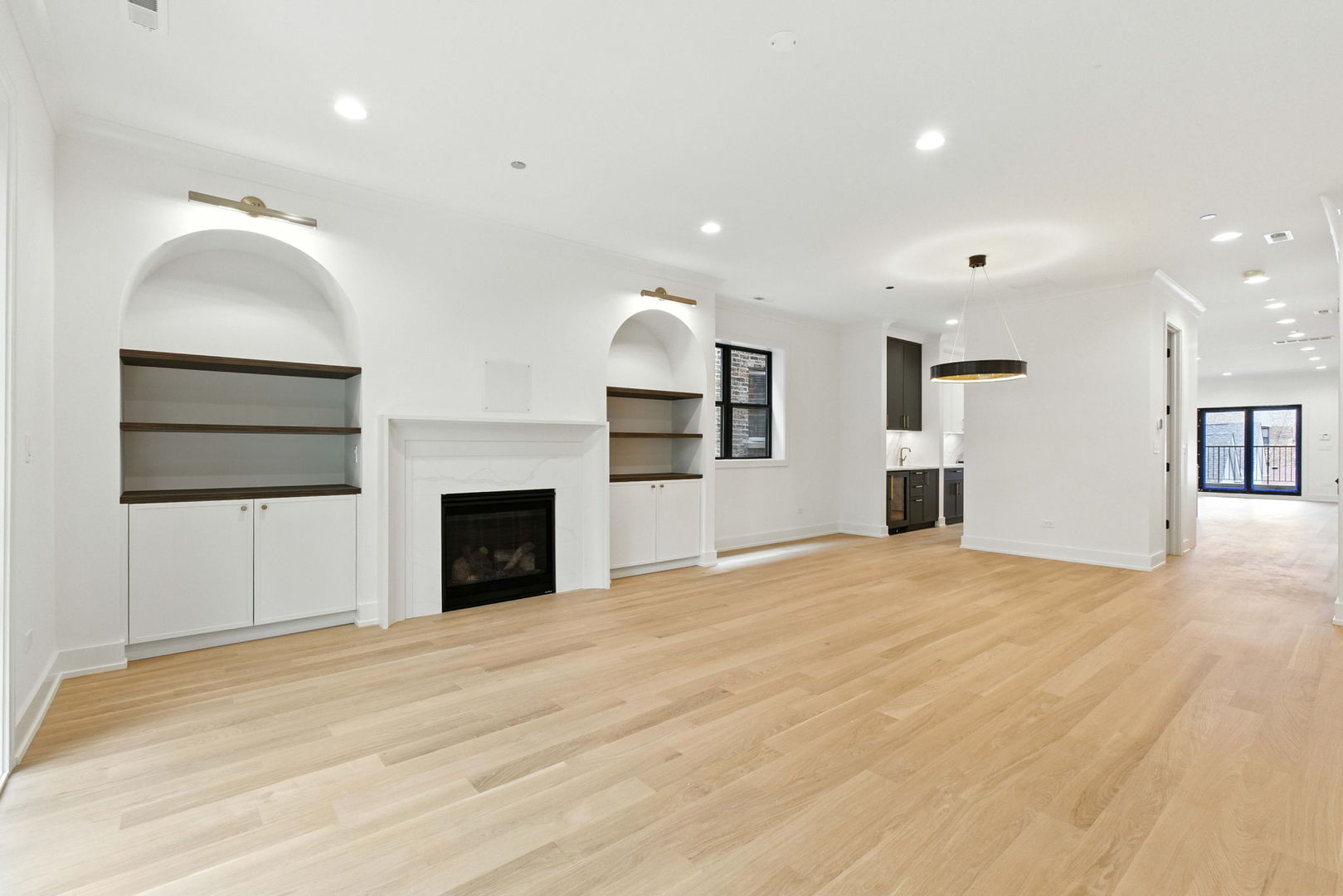 1443 West Roscoe Street Chicago IL 60657