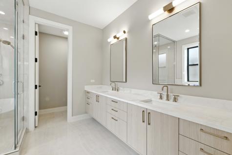 1443 West Roscoe Street Chicago IL 60657
