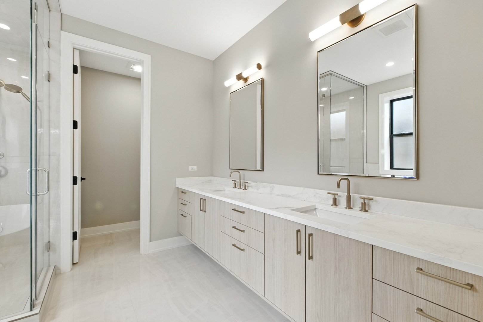 1443 West Roscoe Street Chicago IL 60657