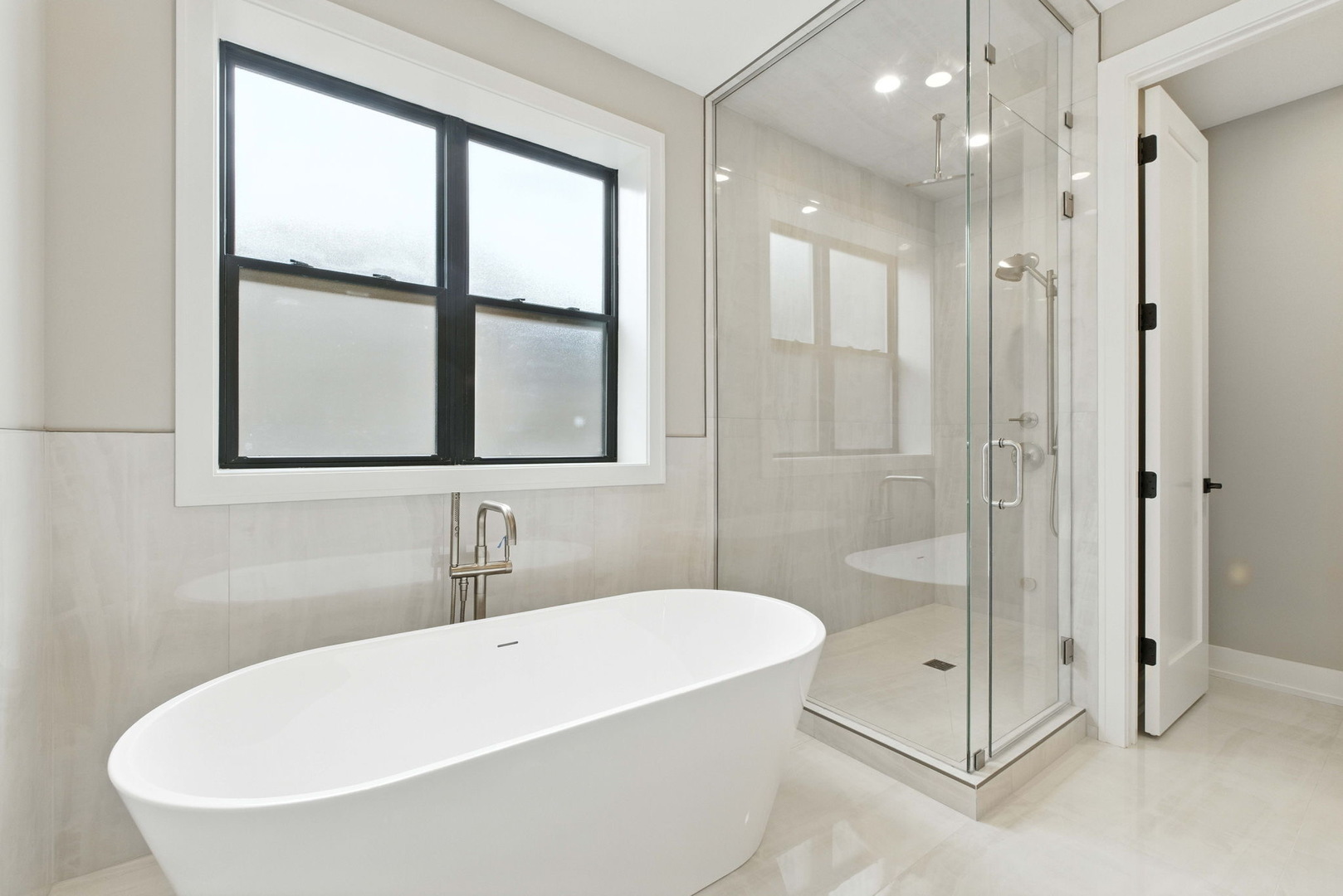 1443 West Roscoe Street Chicago IL 60657