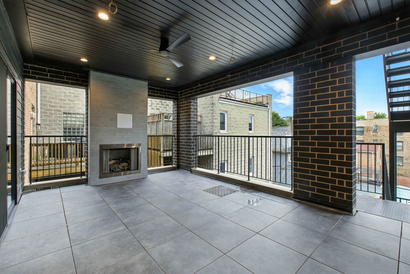 1443 West Roscoe Street Chicago IL 60657