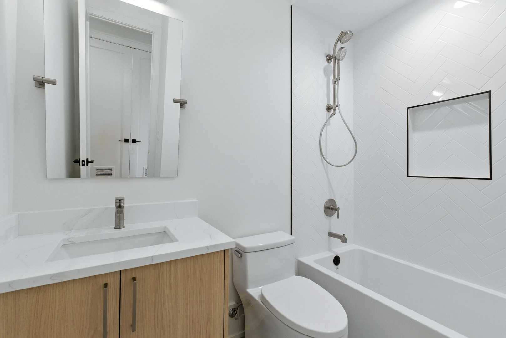 1443 West Roscoe Street Chicago IL 60657