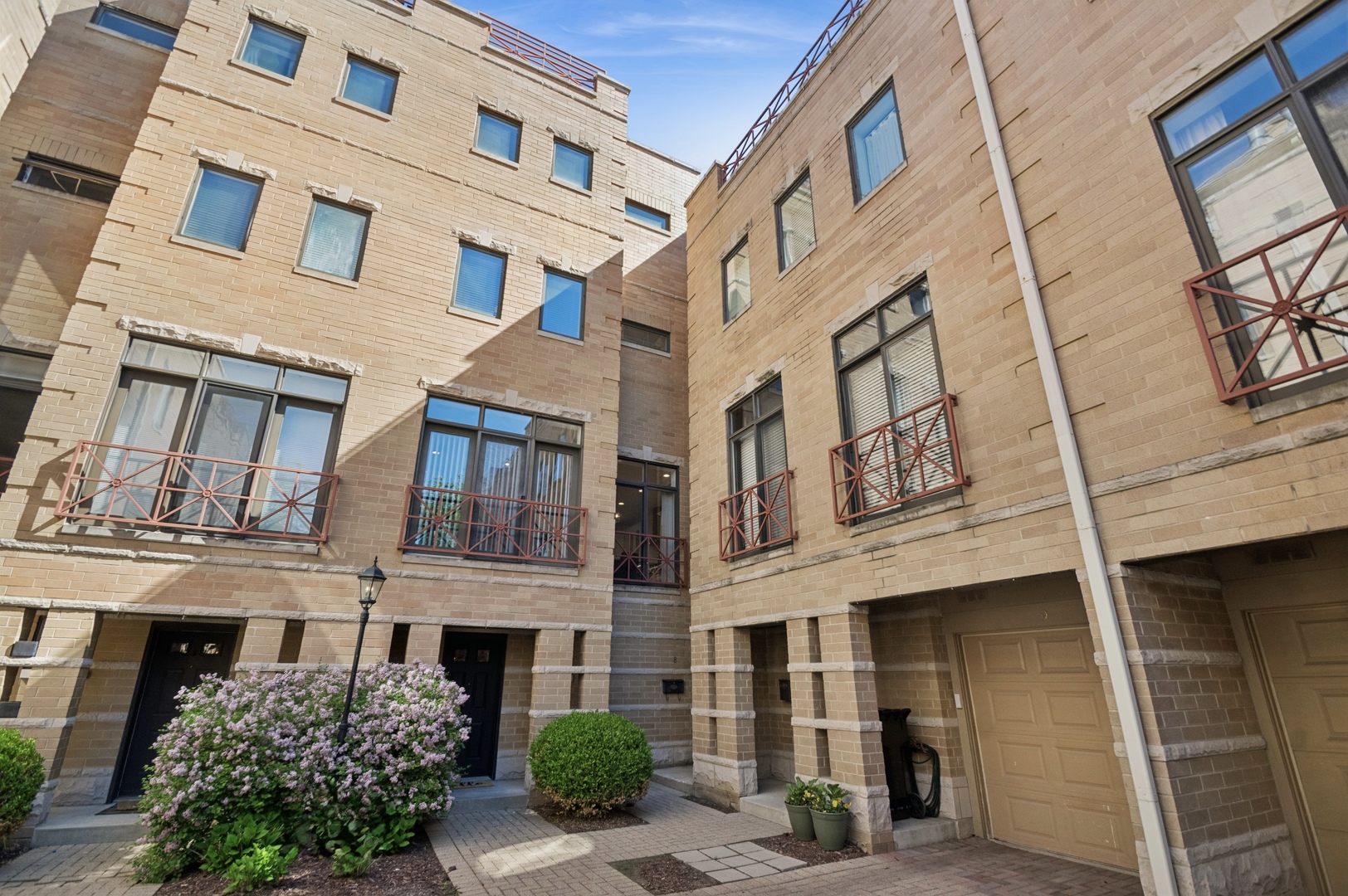 1350 West Byron Street Chicago IL 60613