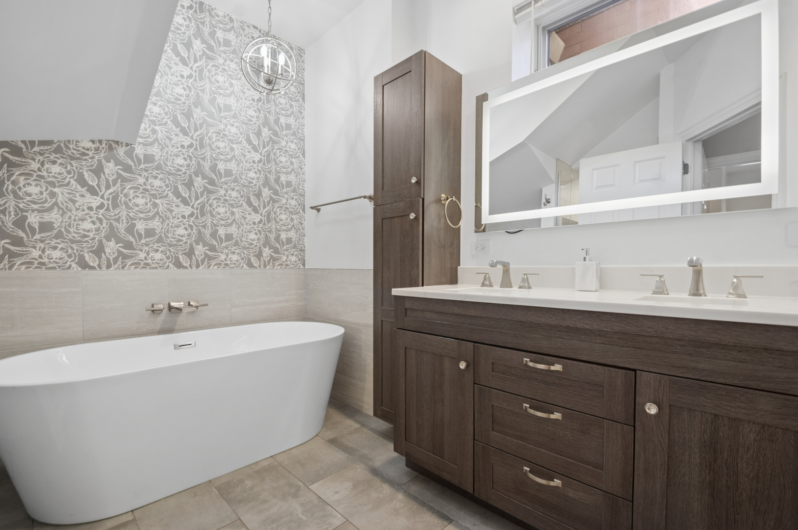 1350 West Byron Street Chicago IL 60613