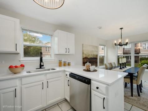 394 Woodview Circle Elgin IL 60120
