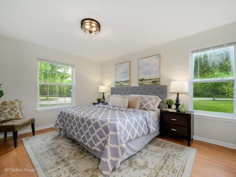 394 Woodview Circle Elgin IL 60120