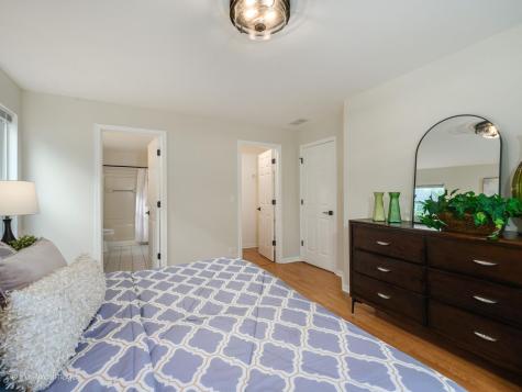 394 Woodview Circle Elgin IL 60120