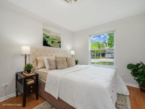 394 Woodview Circle Elgin IL 60120