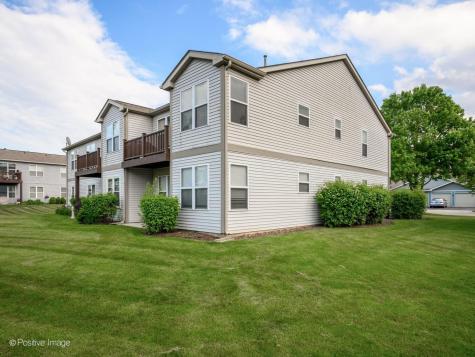 394 Woodview Circle Elgin IL 60120