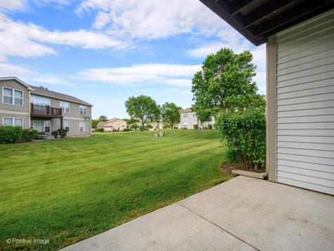 394 Woodview Circle Elgin IL 60120