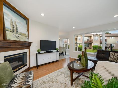 394 Woodview Circle Elgin IL 60120