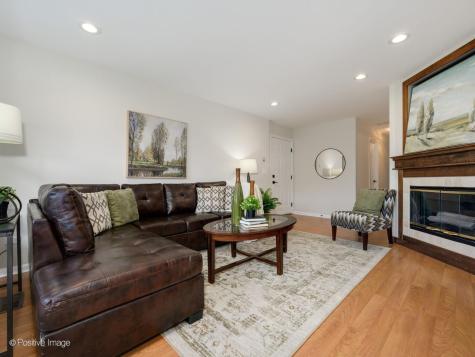 394 Woodview Circle Elgin IL 60120