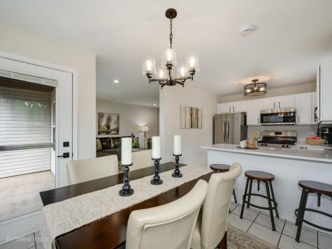 394 Woodview Circle Elgin IL 60120