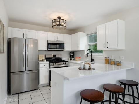 394 Woodview Circle Elgin IL 60120