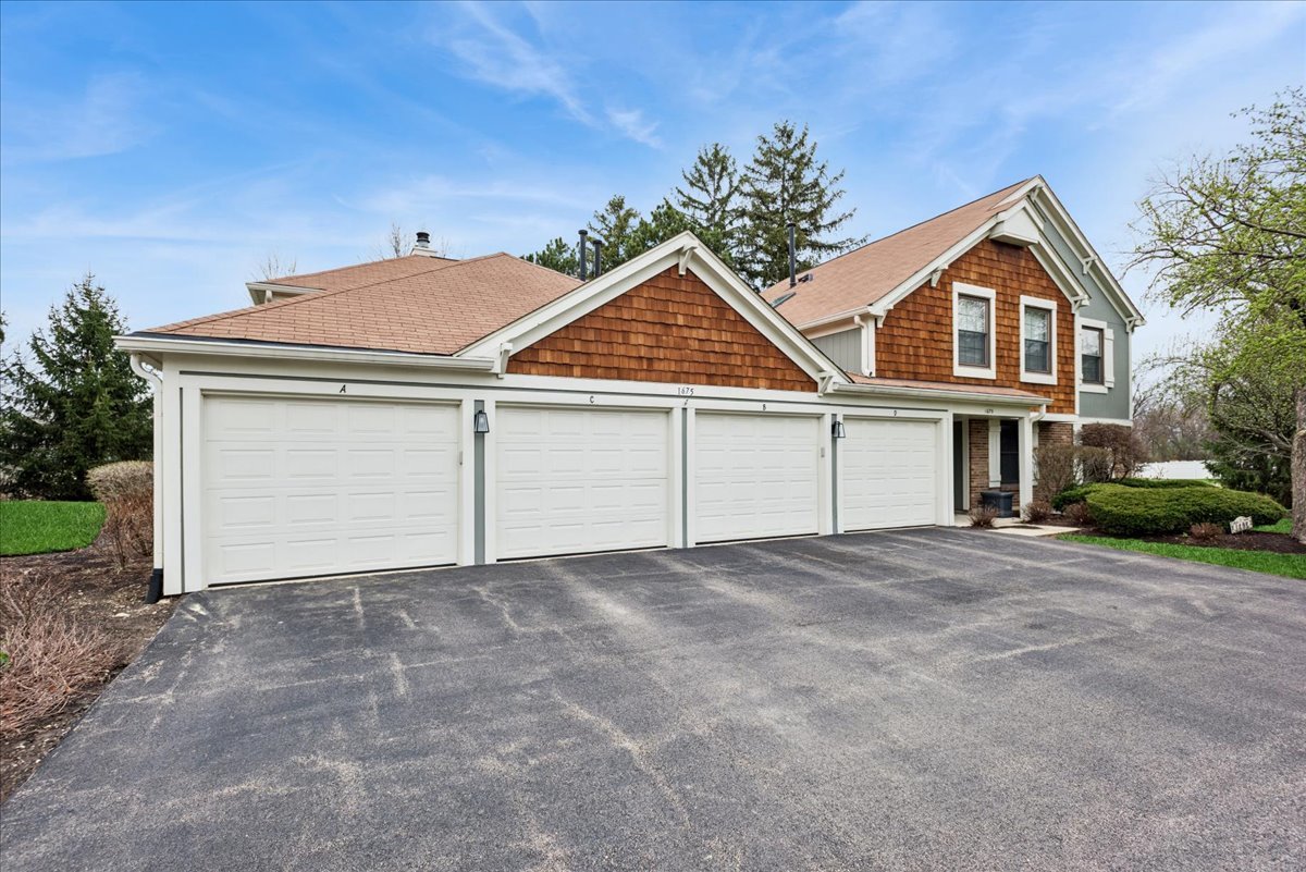 1675 Grosvenor Circle Wheaton IL 60189