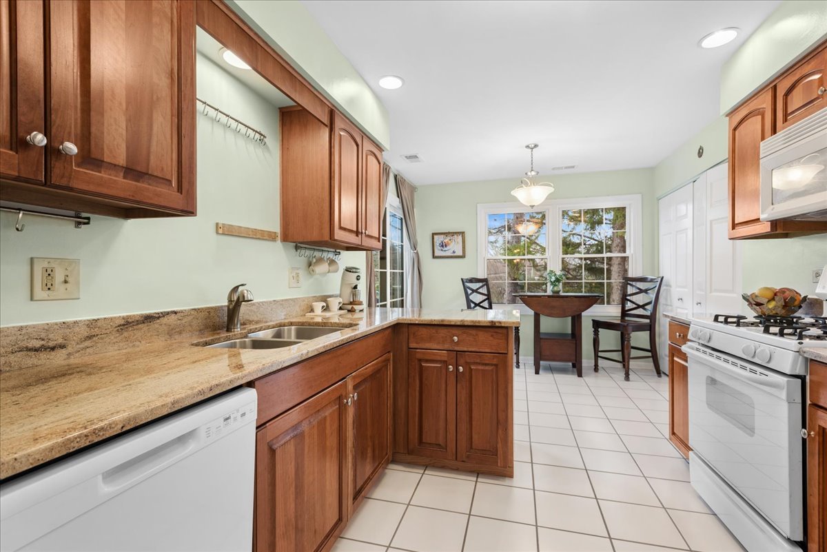 1675 Grosvenor Circle Wheaton IL 60189