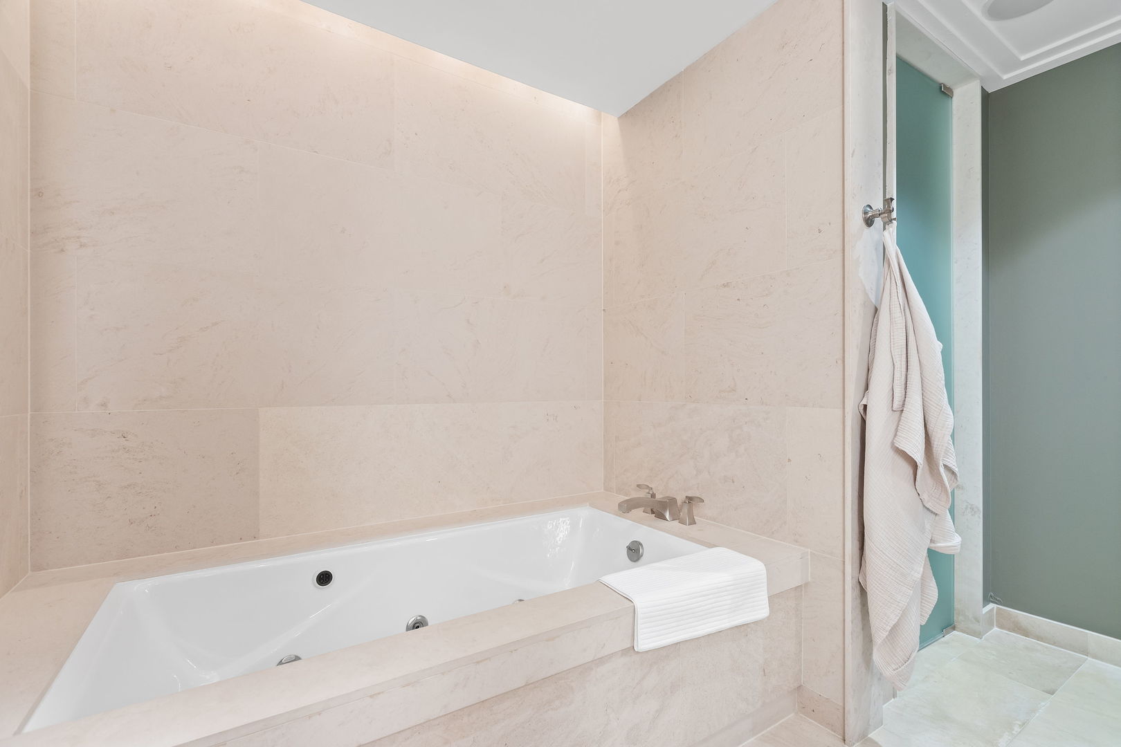 159 East Walton Place Chicago IL 60611