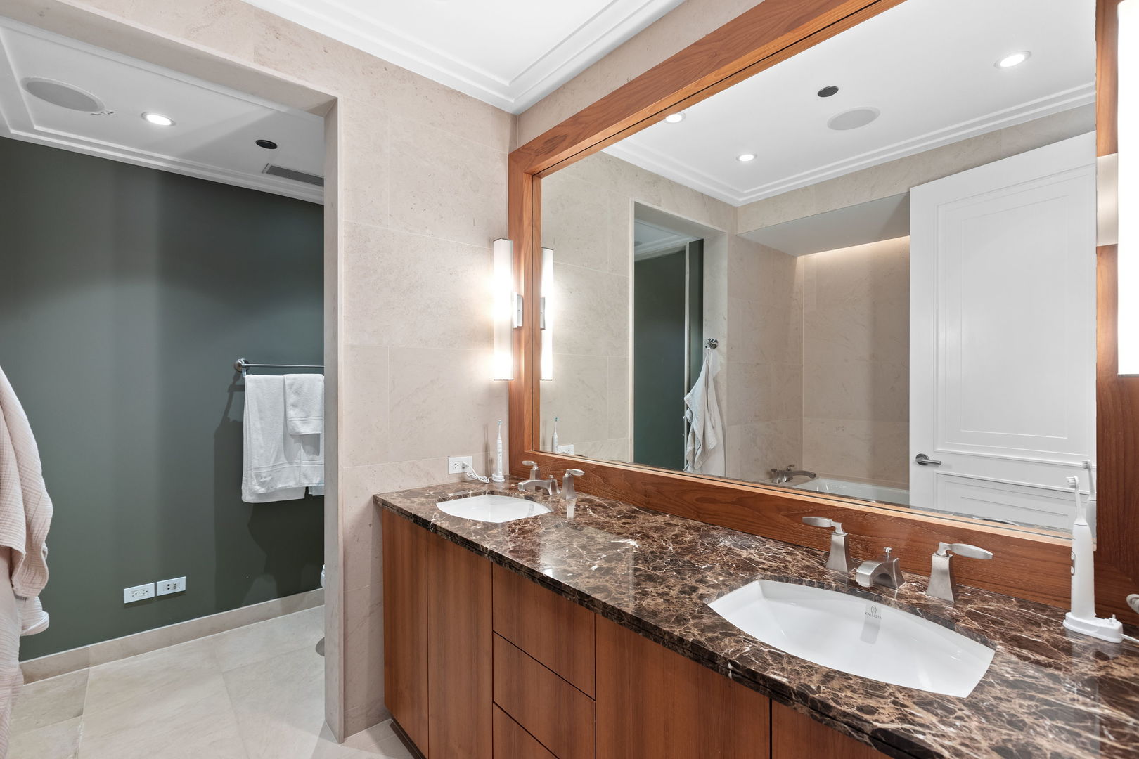 159 East Walton Place Chicago IL 60611
