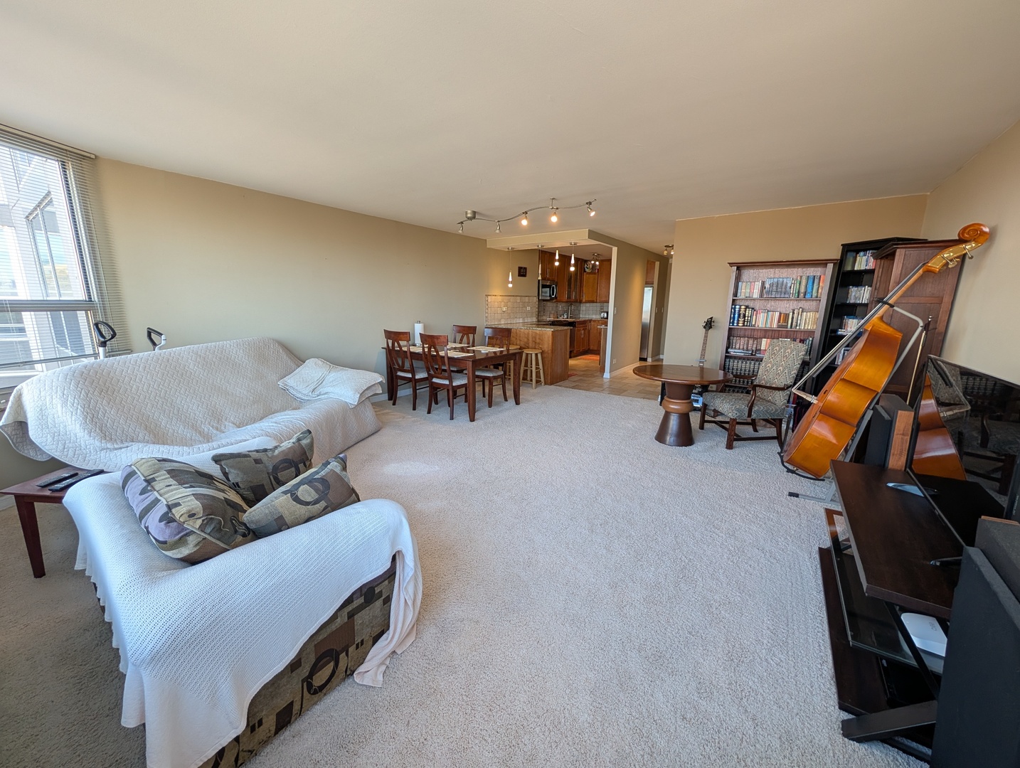 720 West Gordon Terrace Chicago IL 60613