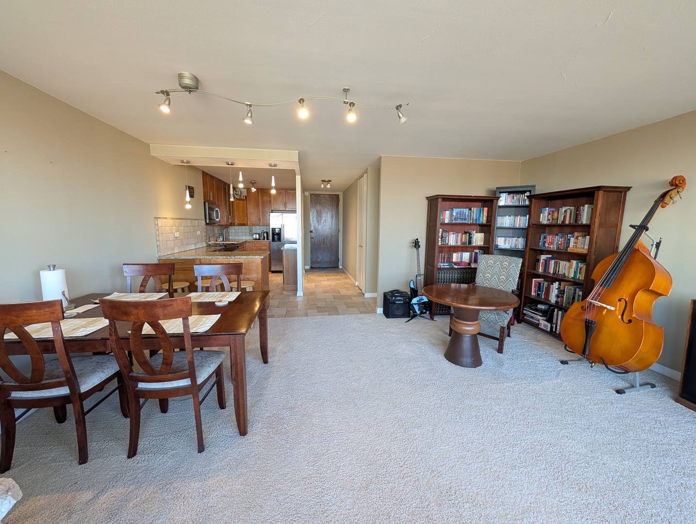 720 West Gordon Terrace Chicago IL 60613