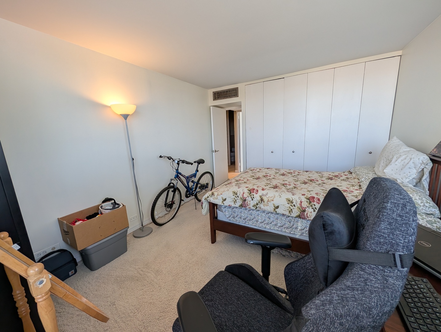 720 West Gordon Terrace Chicago IL 60613