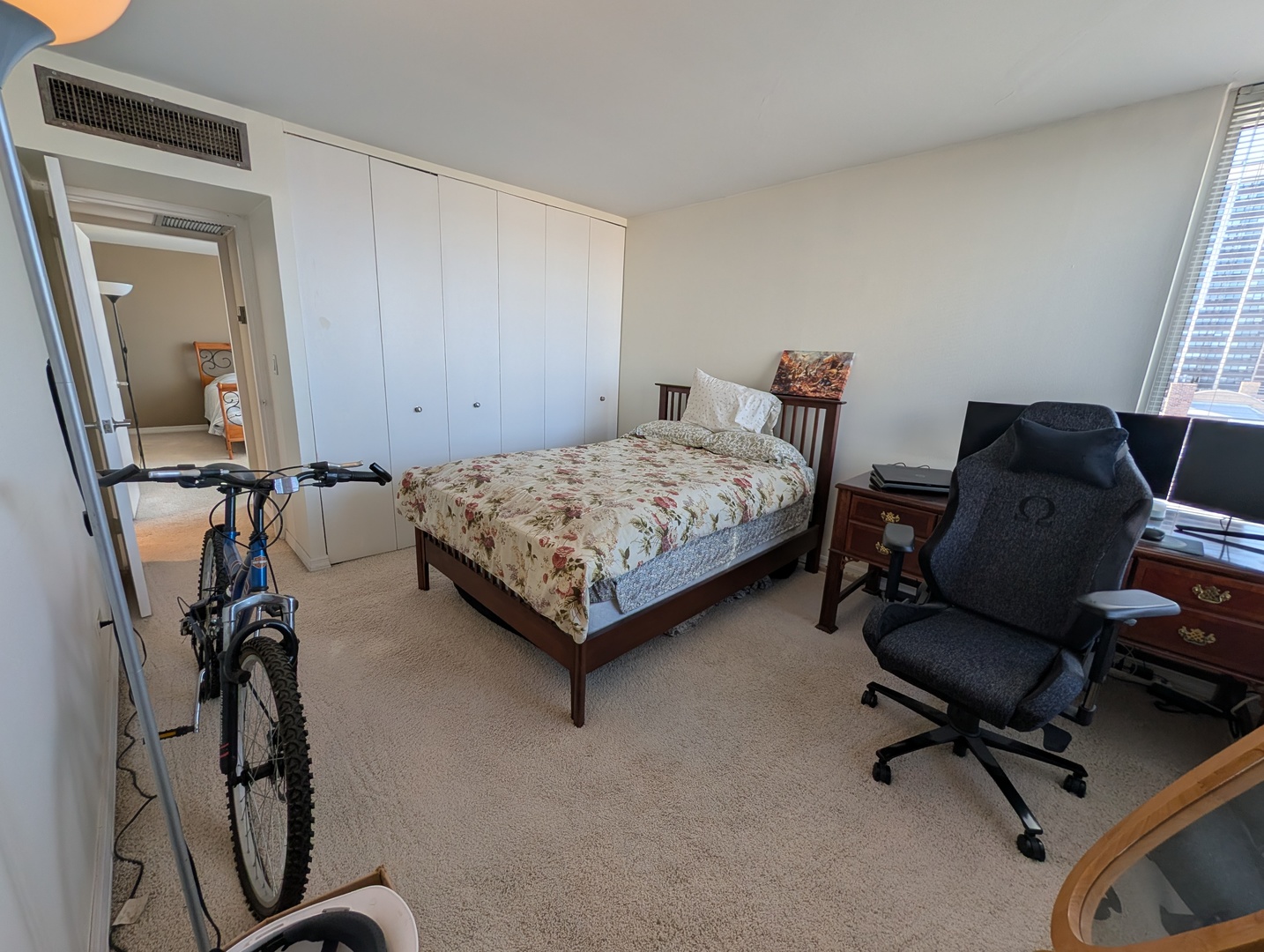 720 West Gordon Terrace Chicago IL 60613