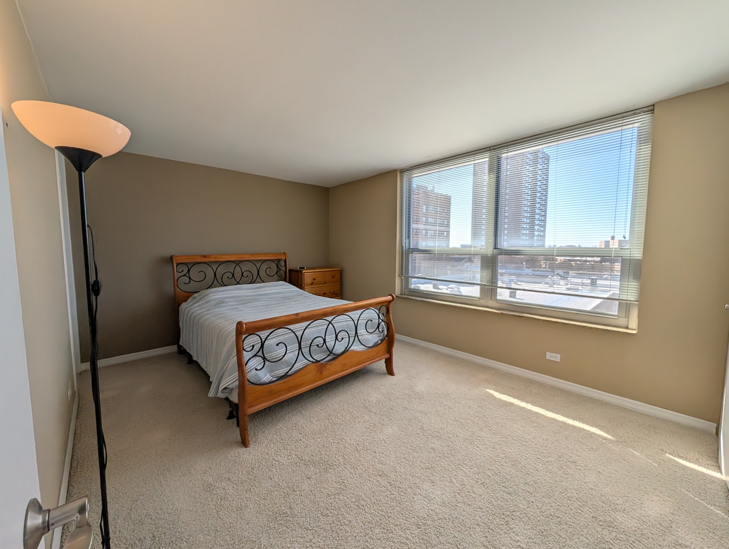 720 West Gordon Terrace Chicago IL 60613