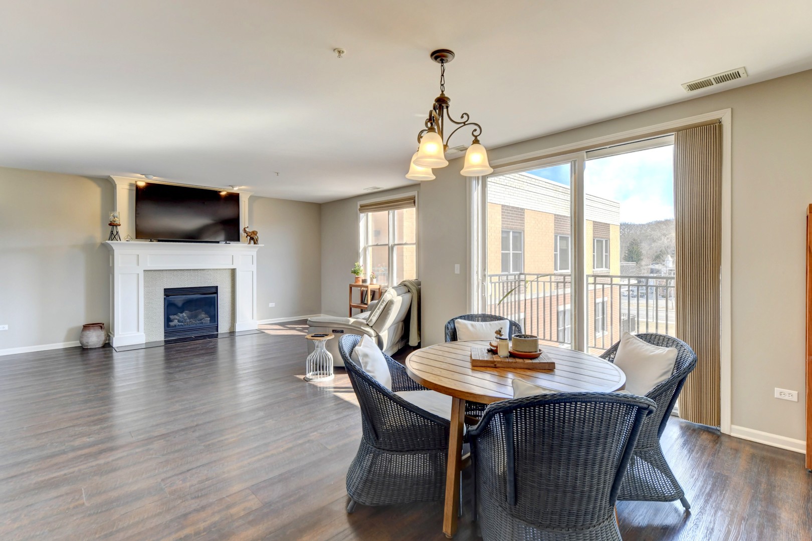 300 Village Circle Willow Springs IL 60480