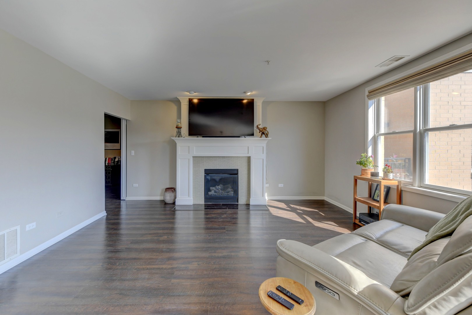 300 Village Circle Willow Springs IL 60480