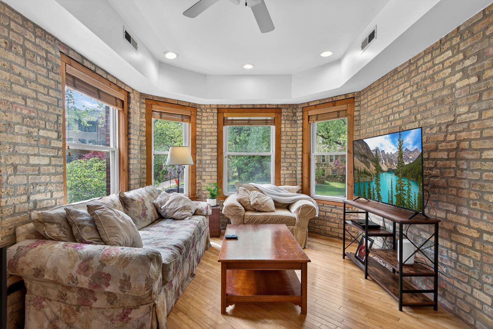 1342 West Greenleaf Avenue Chicago IL 60626