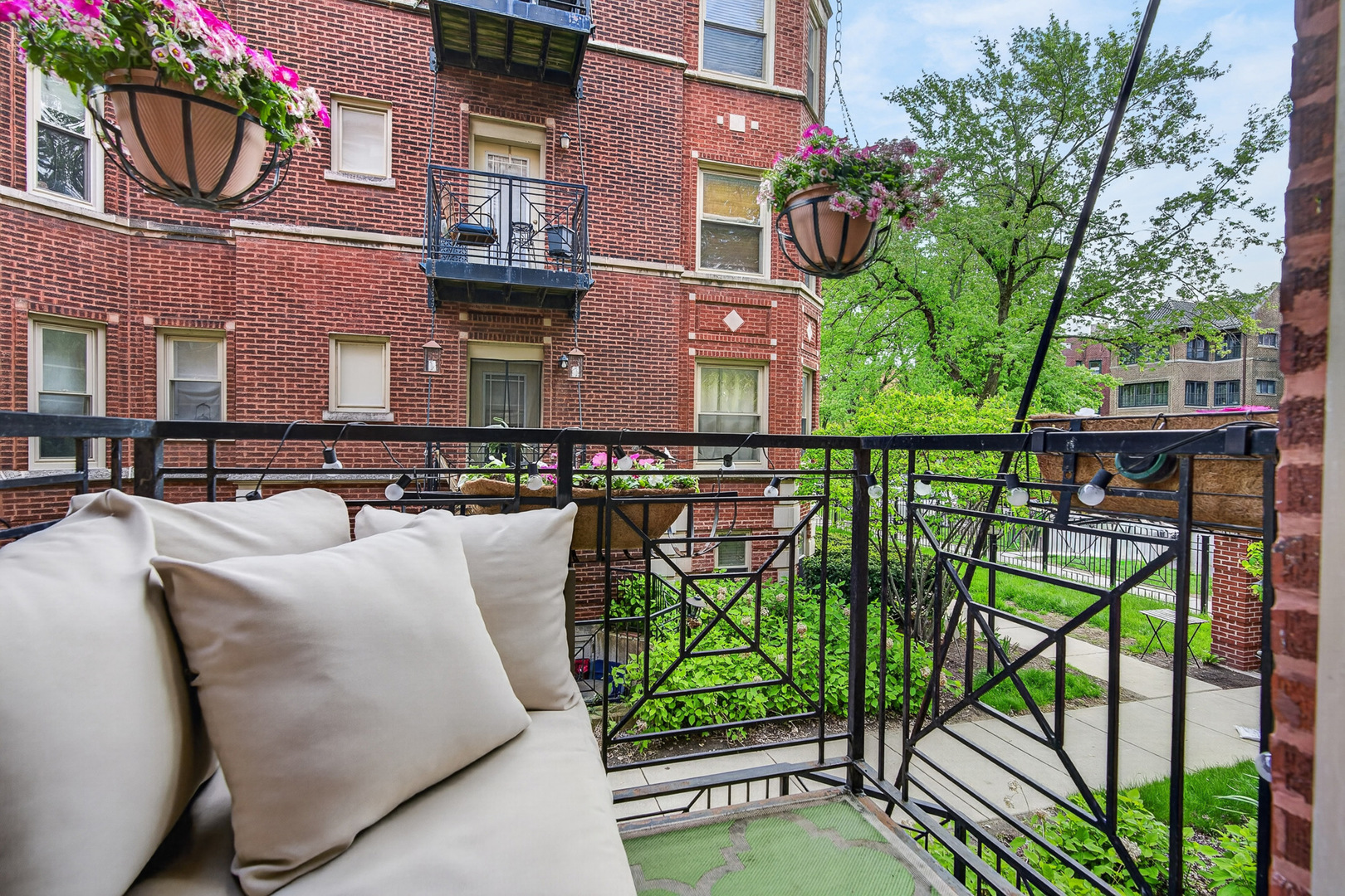 1342 West Greenleaf Avenue Chicago IL 60626