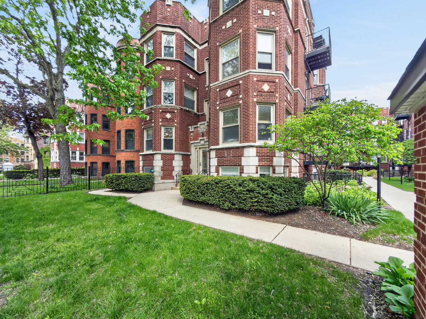 1342 West Greenleaf Avenue Chicago IL 60626