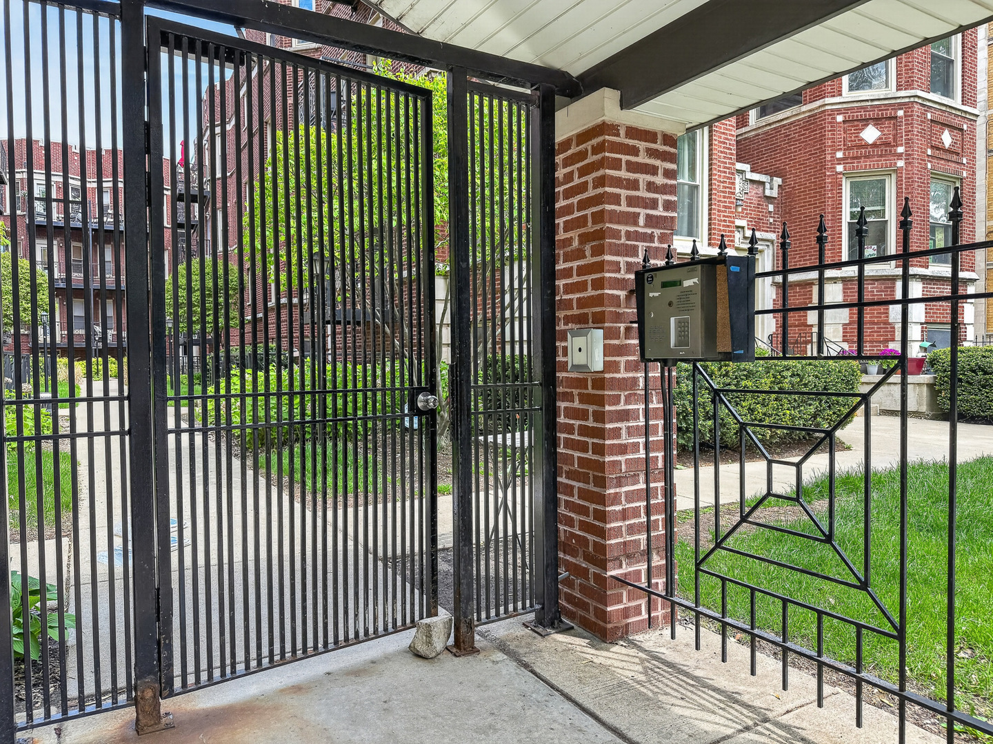 1342 West Greenleaf Avenue Chicago IL 60626