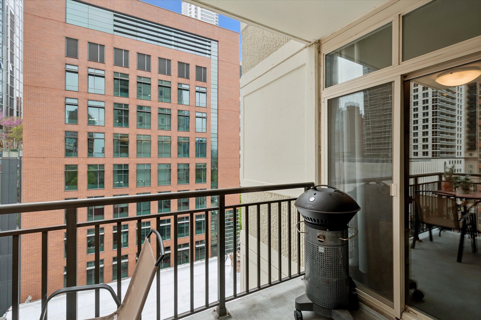 21 West Chestnut Street Chicago IL 60610