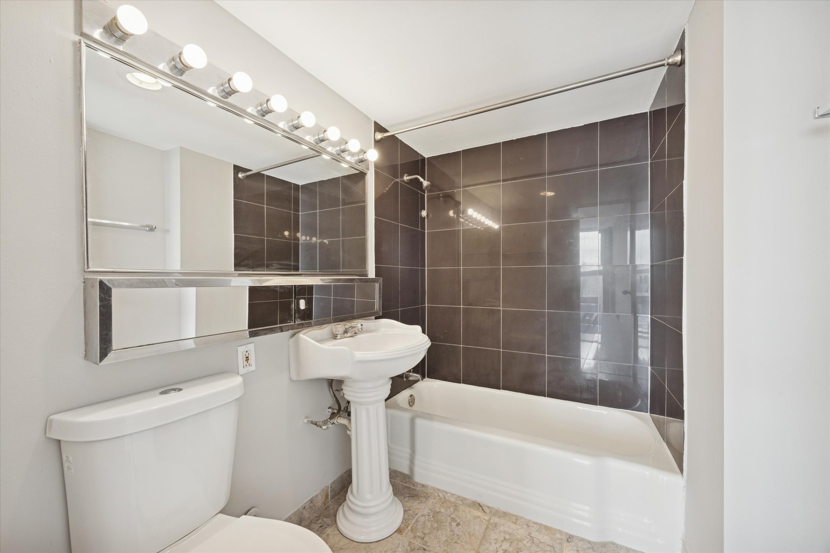 6730 South South Shore Drive Chicago IL 60649