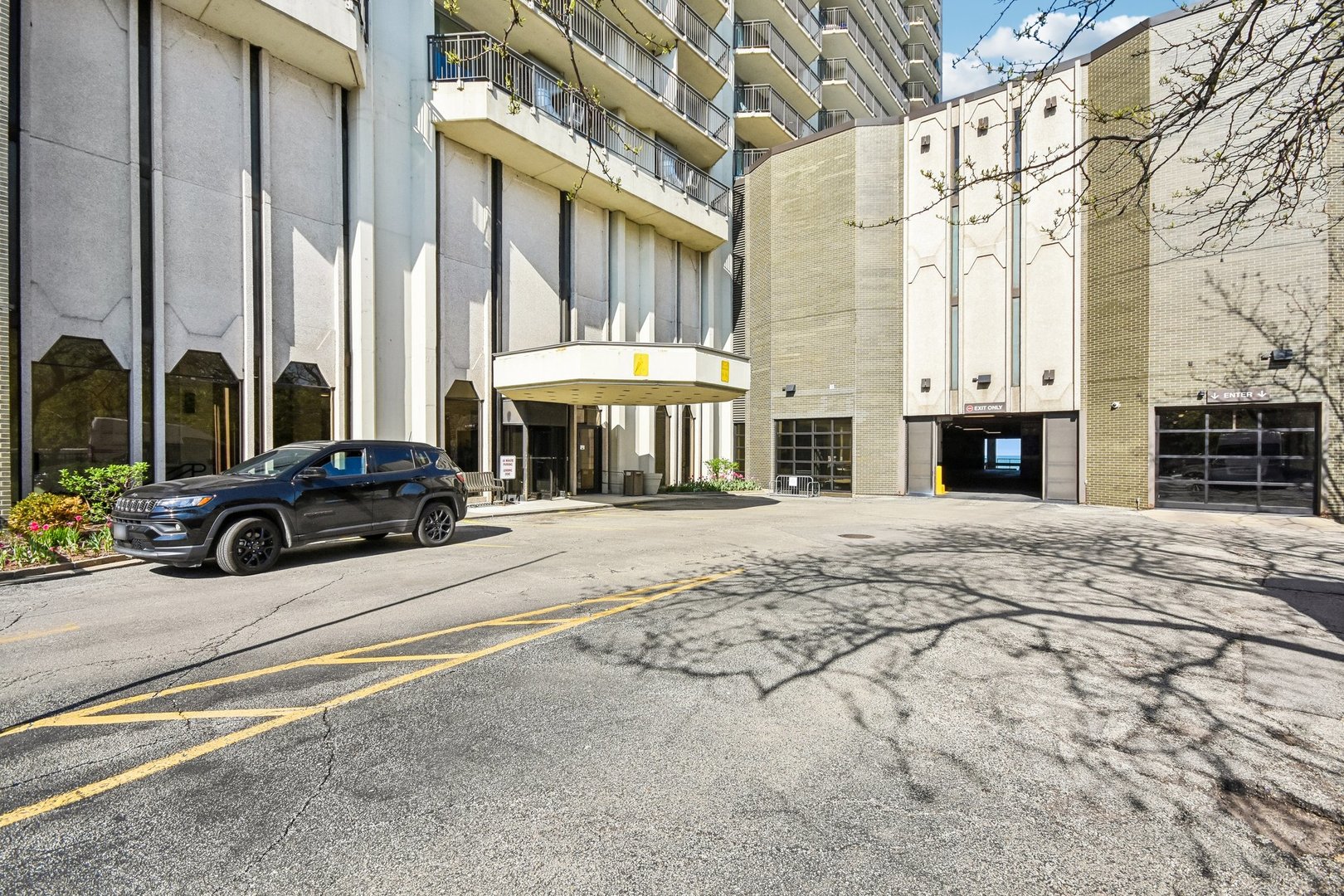 6007 North Sheridan Road Chicago IL 60660